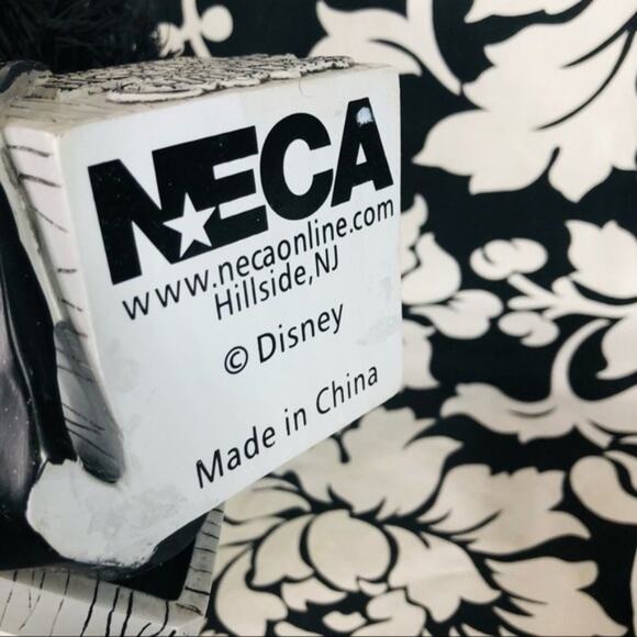 Disney NECA Nightmare Before Christmas Tree Diorama With mini Resin Masks - Picture 13 of 13